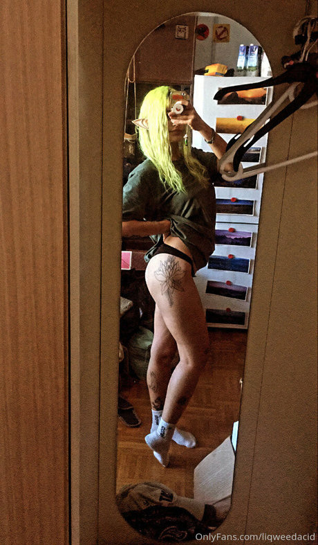 Foto desnuda filtrada de OnlyFans de Liqweedacid