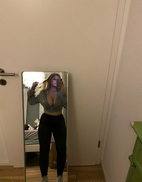 Theblondethebrunette